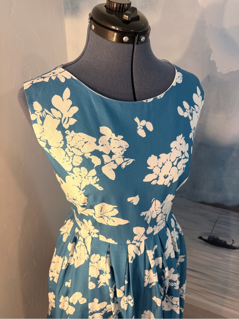 Sleeveless Teal Floral Midi Dress with Full Skirt Linen and Cotton Material 185 - Picture 3 of 16
